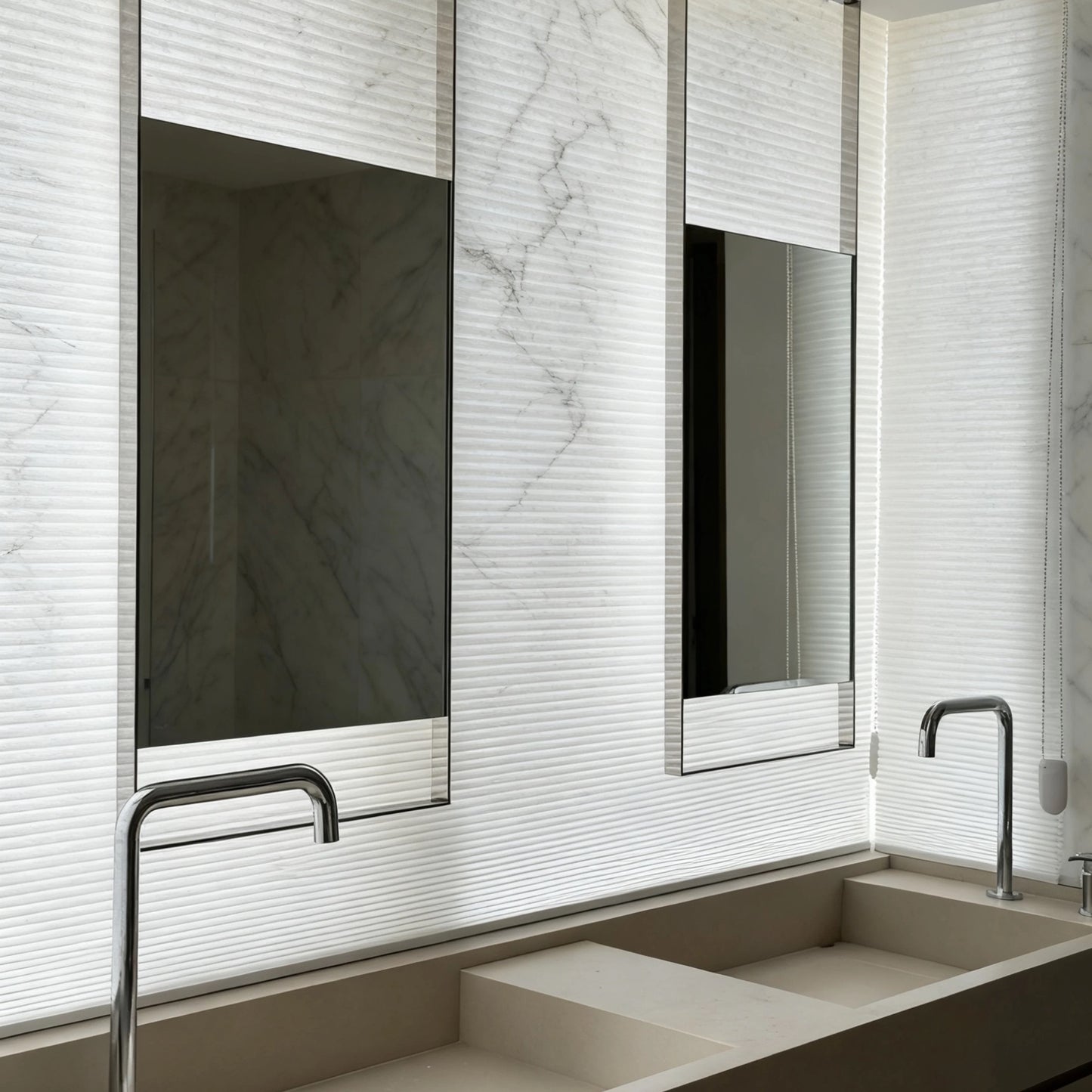 Sleek Ceiling-Hung Oval Mirror – Elevate Any Space Without Drilling Walls-3
