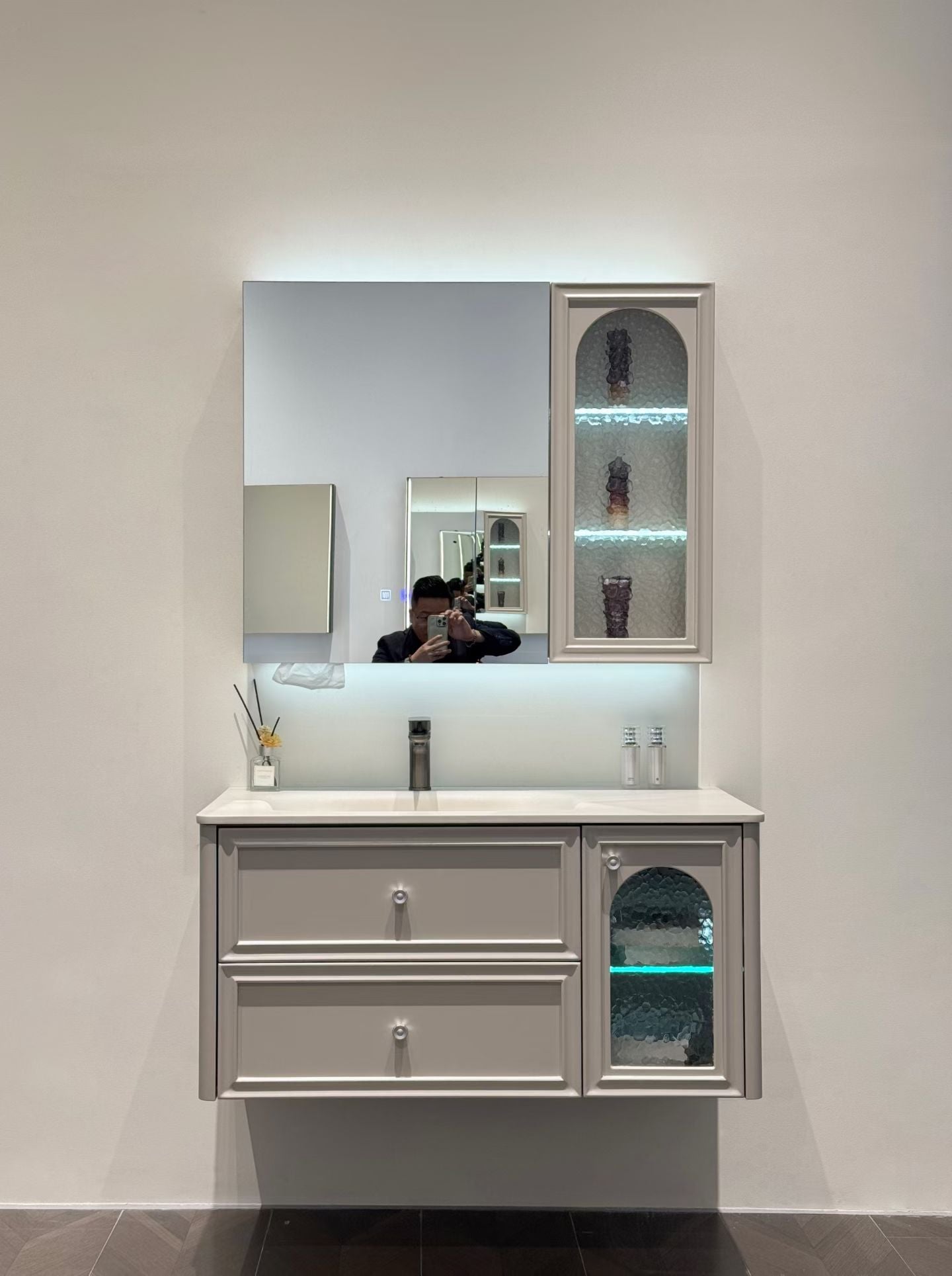 Wooden cabinet with painted finish, easy to clean; high-temperature resistant; integrated ceramic basin made from stone slabs
